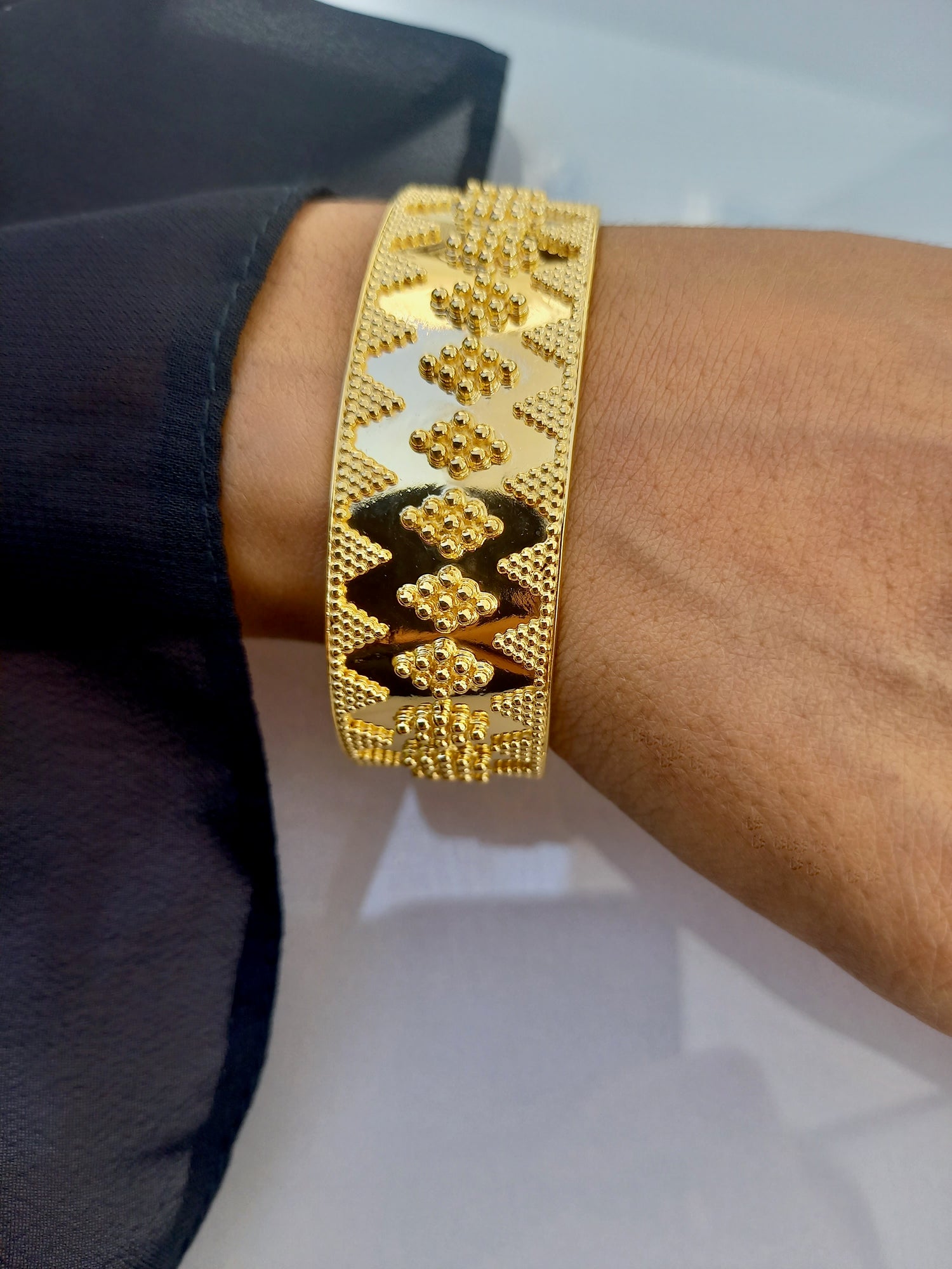 Granulated Cuff LIMITED EDITION